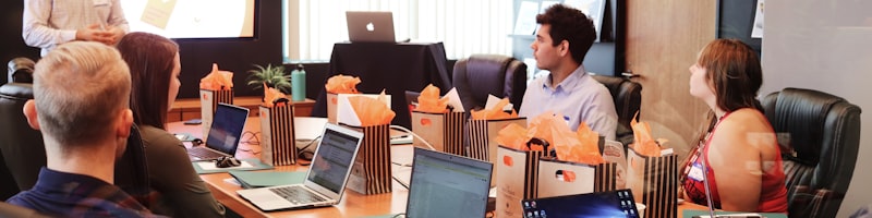 k1集团关于我们团队介绍 - 专业服务团队工作场景